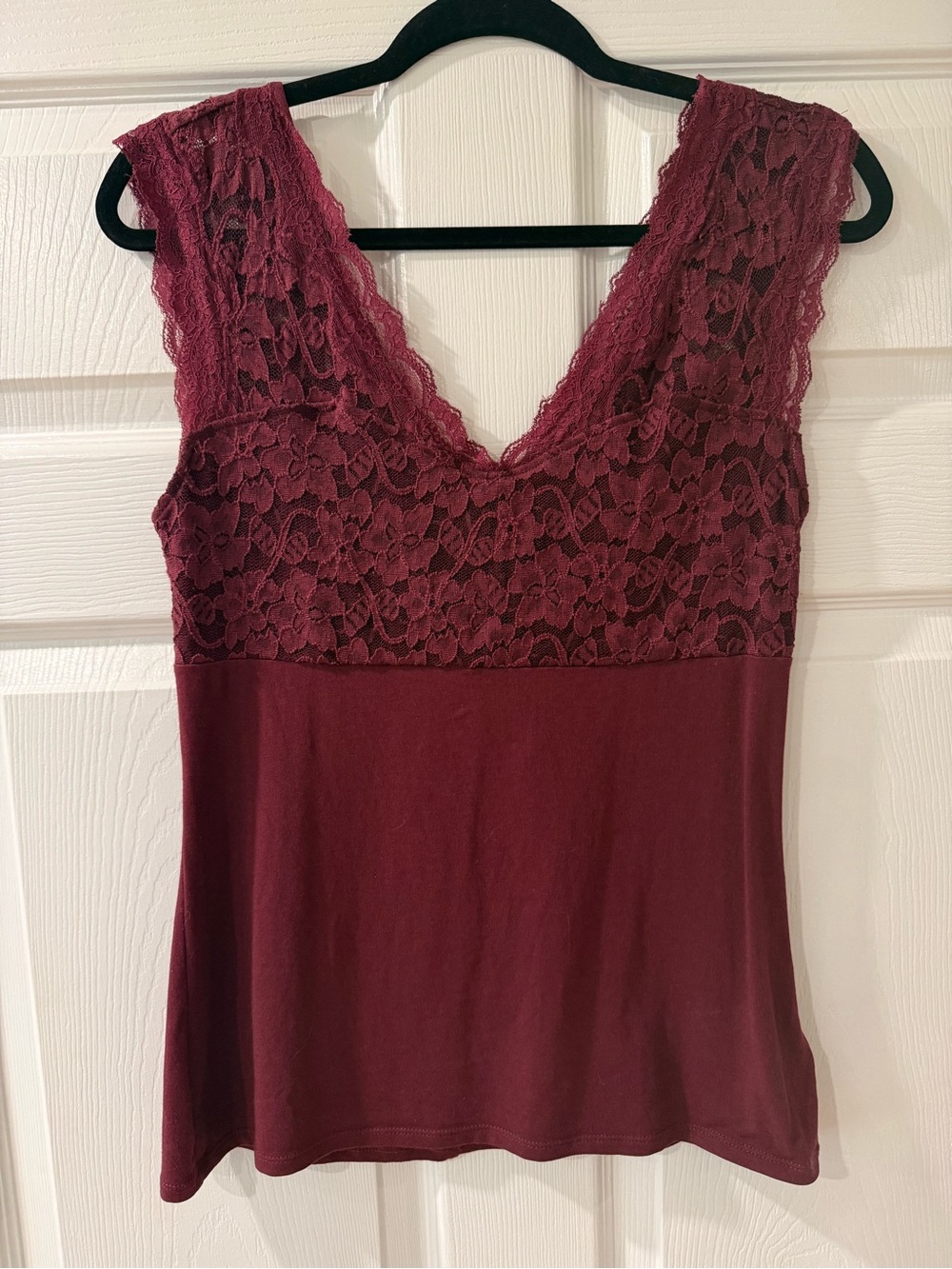 Express Sleeveless V Neck Lace Floral Design Top, Burgundy, Medium